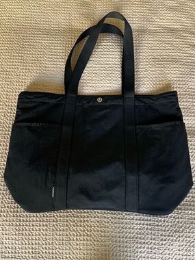 Lululemon Daily Multi-pocket Tote Bag